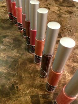 Moisterizing lip gloss