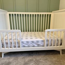 Crate and Barrel Crib with toddler Conversion Kit- white