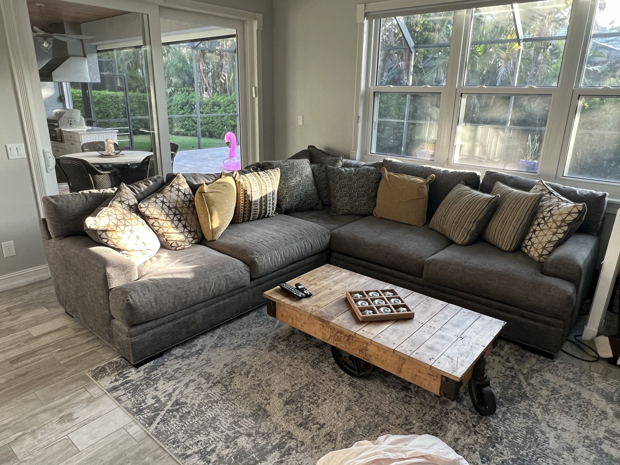 Cindy Crawford Sectional In grey