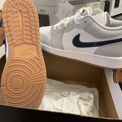 Jordan 1 Low 6.5Y, 8 Woman’s