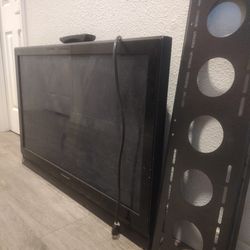 Used Wall Mounted Tv Great Condition 
