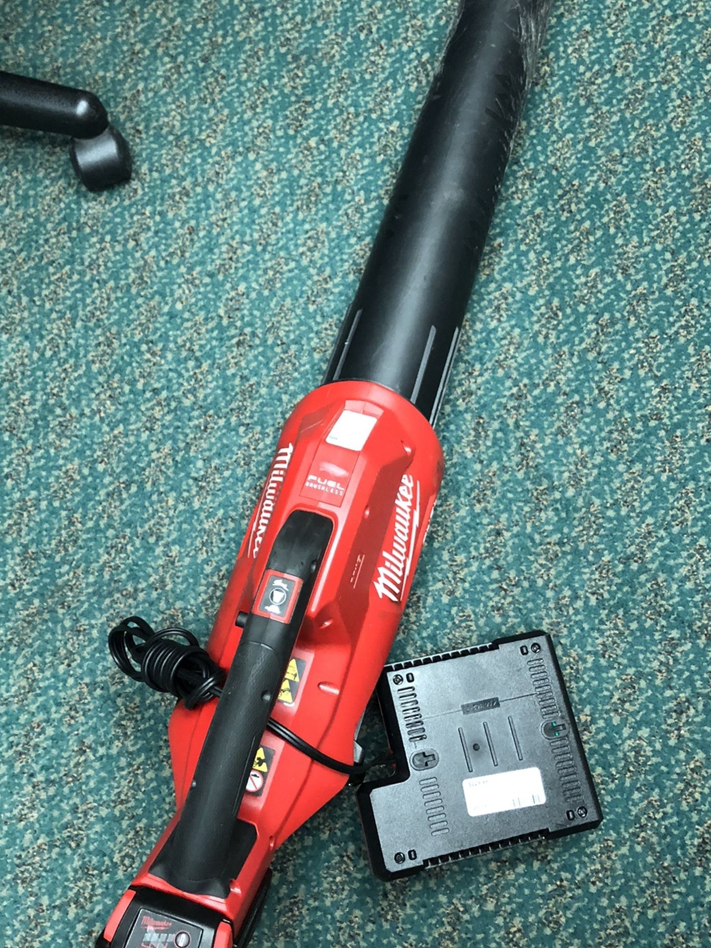 Blower, Tools-Power Milwaukee Blower W/Charger and Bettery
