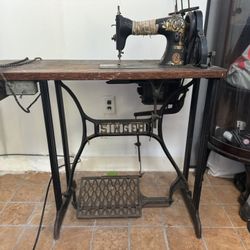 Singer Sewing Machine 