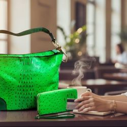 Women's Hobo Bag Set W/Matching Wallet Soft Vegan Leather Ostrich Texturized. VERY GOOD CONDITION SOLD AS-IS MAY HAVE BLEMISHES SEE PICS. Soft Vegan L