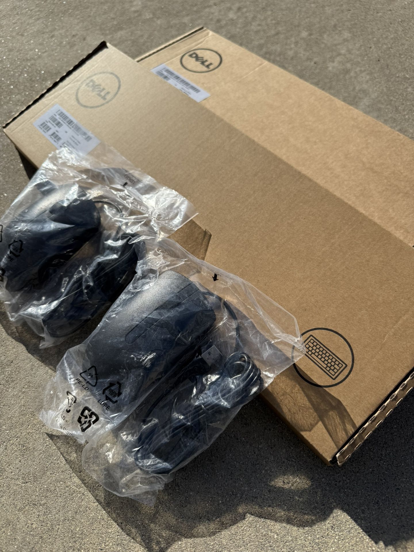 Dell 2 Mouse And 2 Keyboard