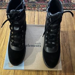 Size 12 Women’s Boots
