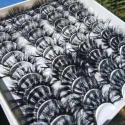 NEW (20) FALSE EYELASHES  - READ DESCRIPTION 