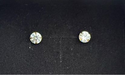 10kt stud earrings