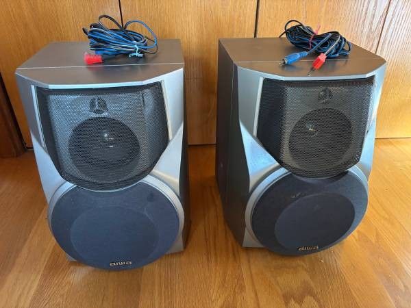 Aiwa Bookshelf Speakers
