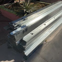 Tengo Trake I Estad De Metal De 10 Pies De 6 Pulgadas De Ancho Si Te Interesa Los Doy A 4 Dlls La Piesa