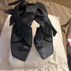 Sandles