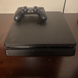 PS4 Slim 