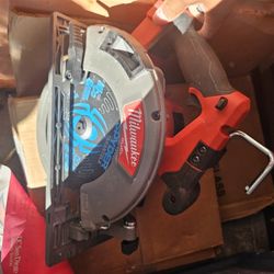 Milwaukee Fuel Saw 
