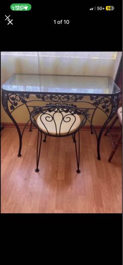 Vintage Iron Garden / Balcony / Vanity Table with Chair