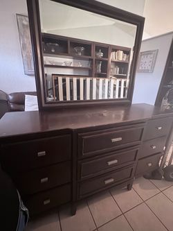 Dresser ( Furniture Ashley )