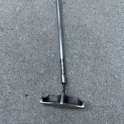 Golf putter