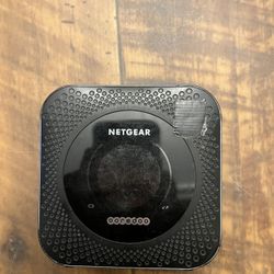 Net gear M1 Portable Router