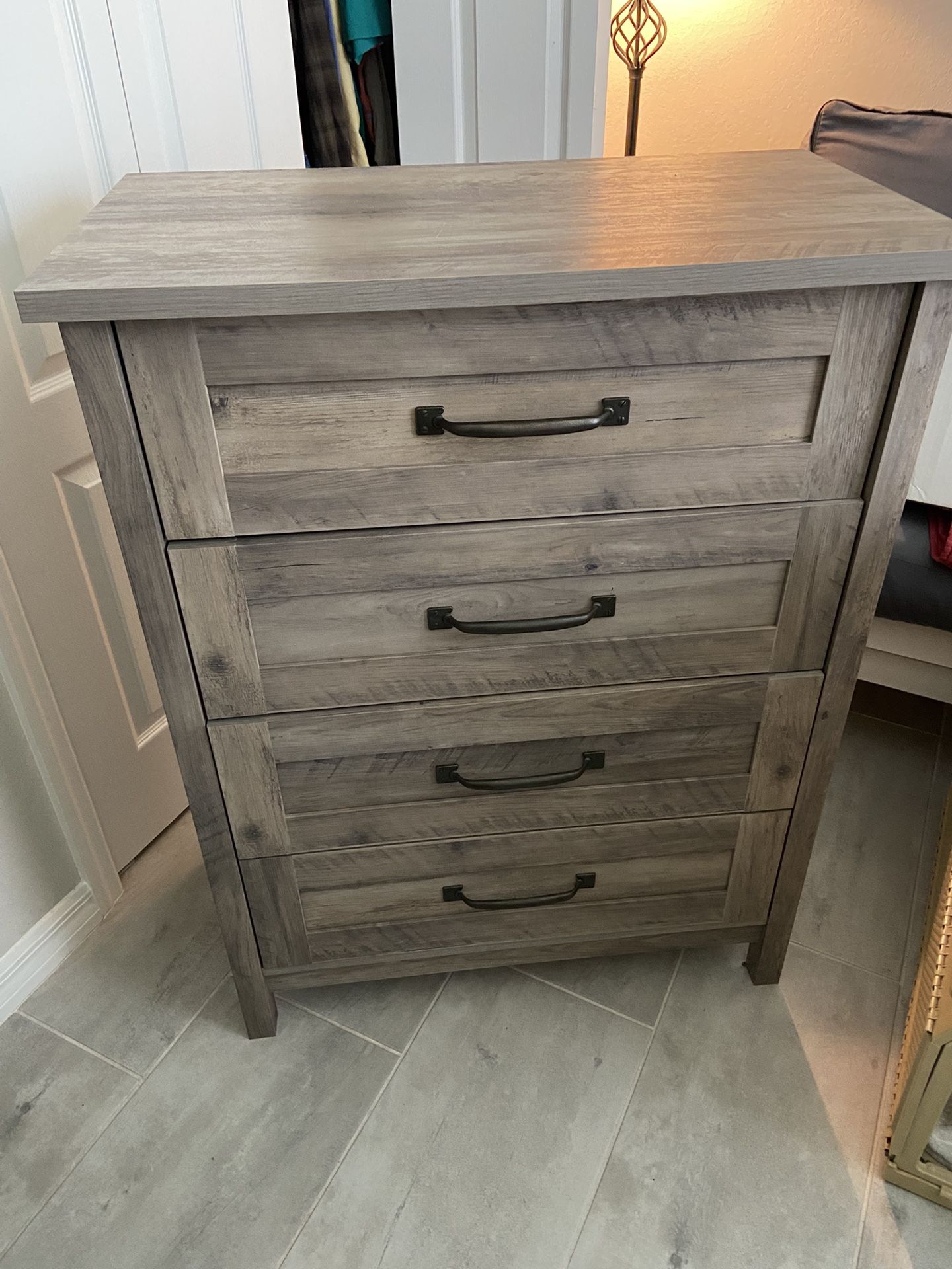 4  Drawer dresser