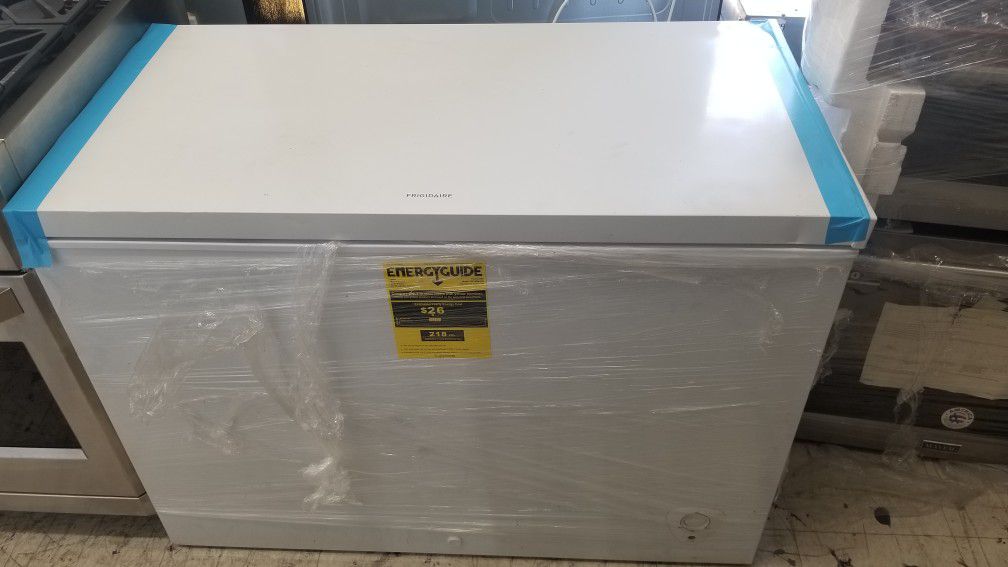 Frigidaire open box 8.7 cu ft white chest freezer