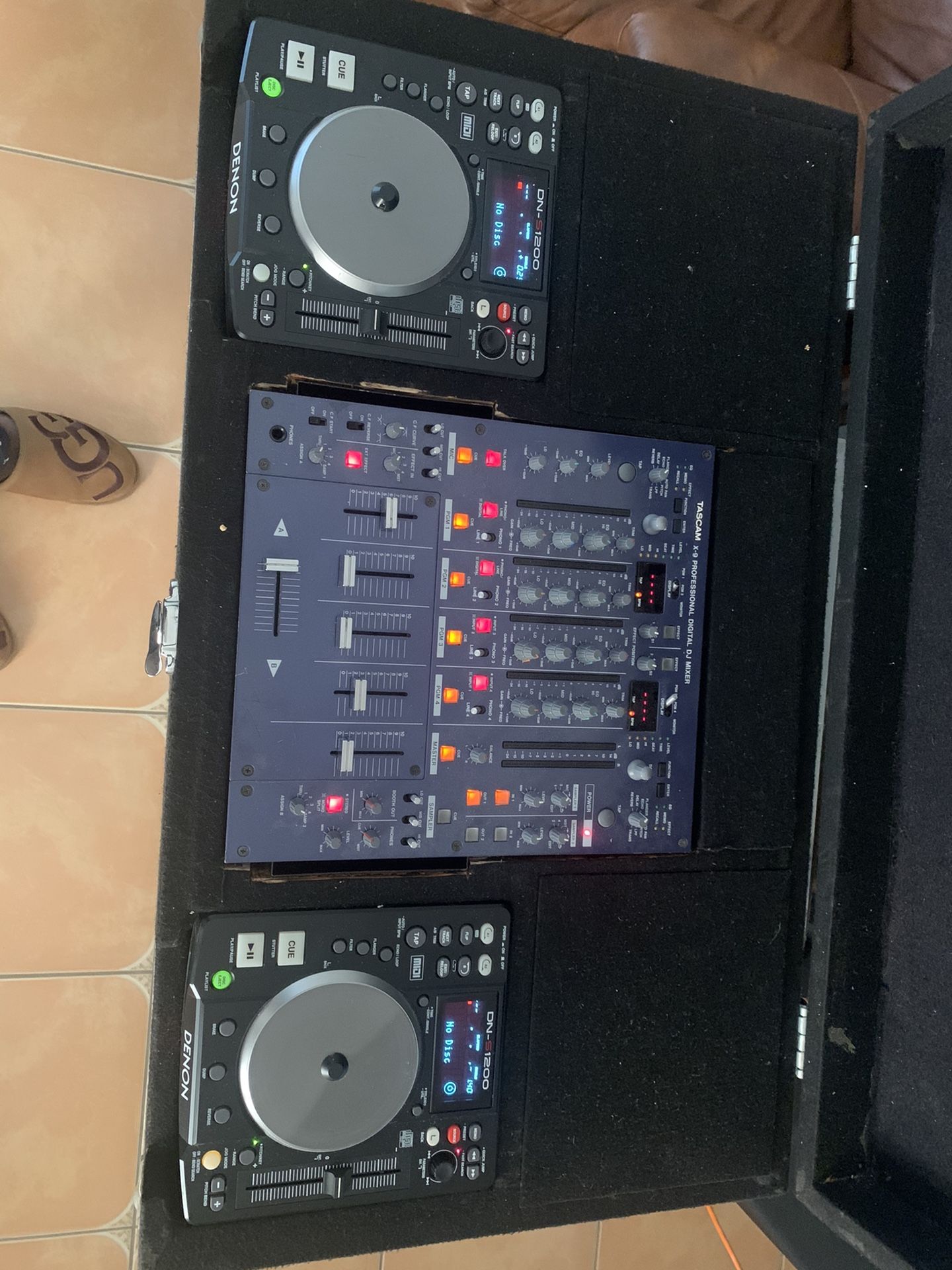 Dj mixer and cd players