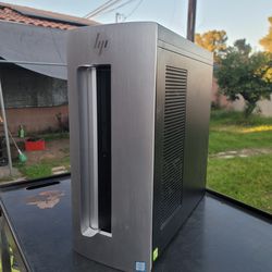 Computer PC: Intel Core i7, 1500GB, Windows11, Type C.