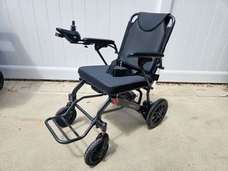 Lightweight folding electric wheelchair