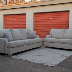 ASHLEY FURNITURE SOFA/LOVESEAT SET* (Free Delivery Within 25 miles!)