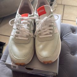 Adidas Cloud foam Pure Size 7Y Read Description 