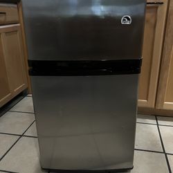Igloo Mini Fridge