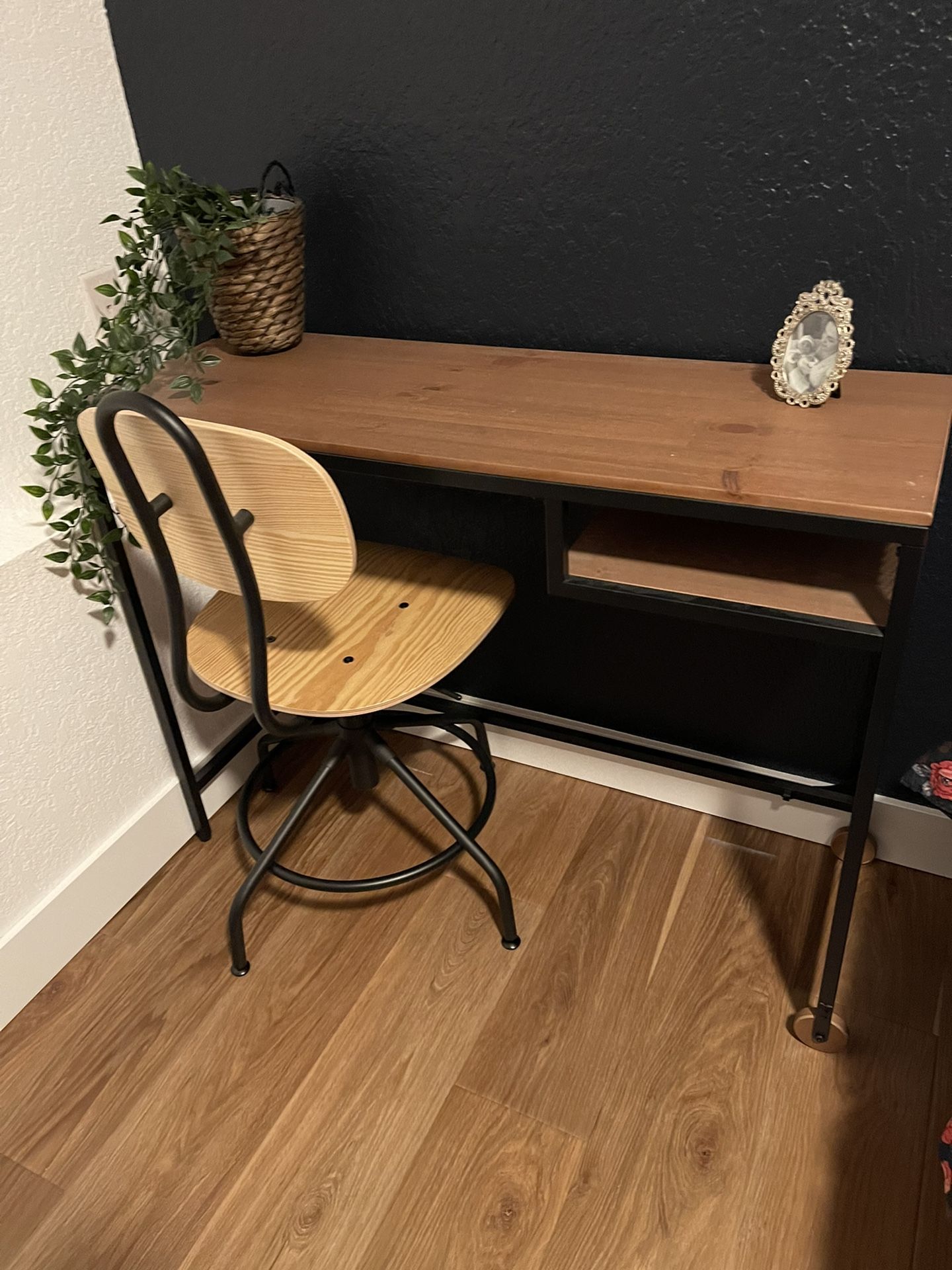 New Ikea Small Desk And Chair