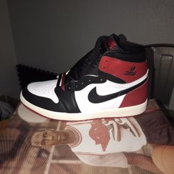  Air Jordan 1 Retro… Black Toe