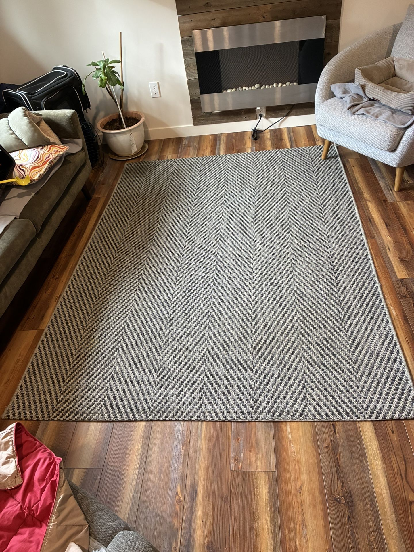 7x5 Chevron Pattern Area Rug – Neutral Gray & Cream for Sale in ...