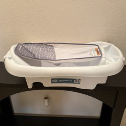 The First Years Sure Comfort Deluxe Newborn-to-Toddler Tub with Sling