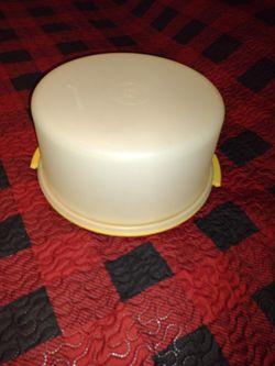 Vintage Tupperware Cake Carrier