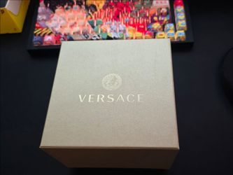 Versace V-Circle Women's Watch – 38mm Gold Tone – Gold Mesh Bracelet – Swiss Made – Full Set with Box & Papers