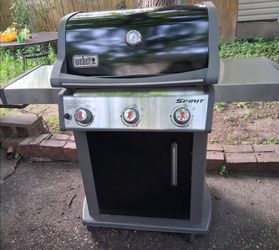 Weber Spirit E-310 propane grill