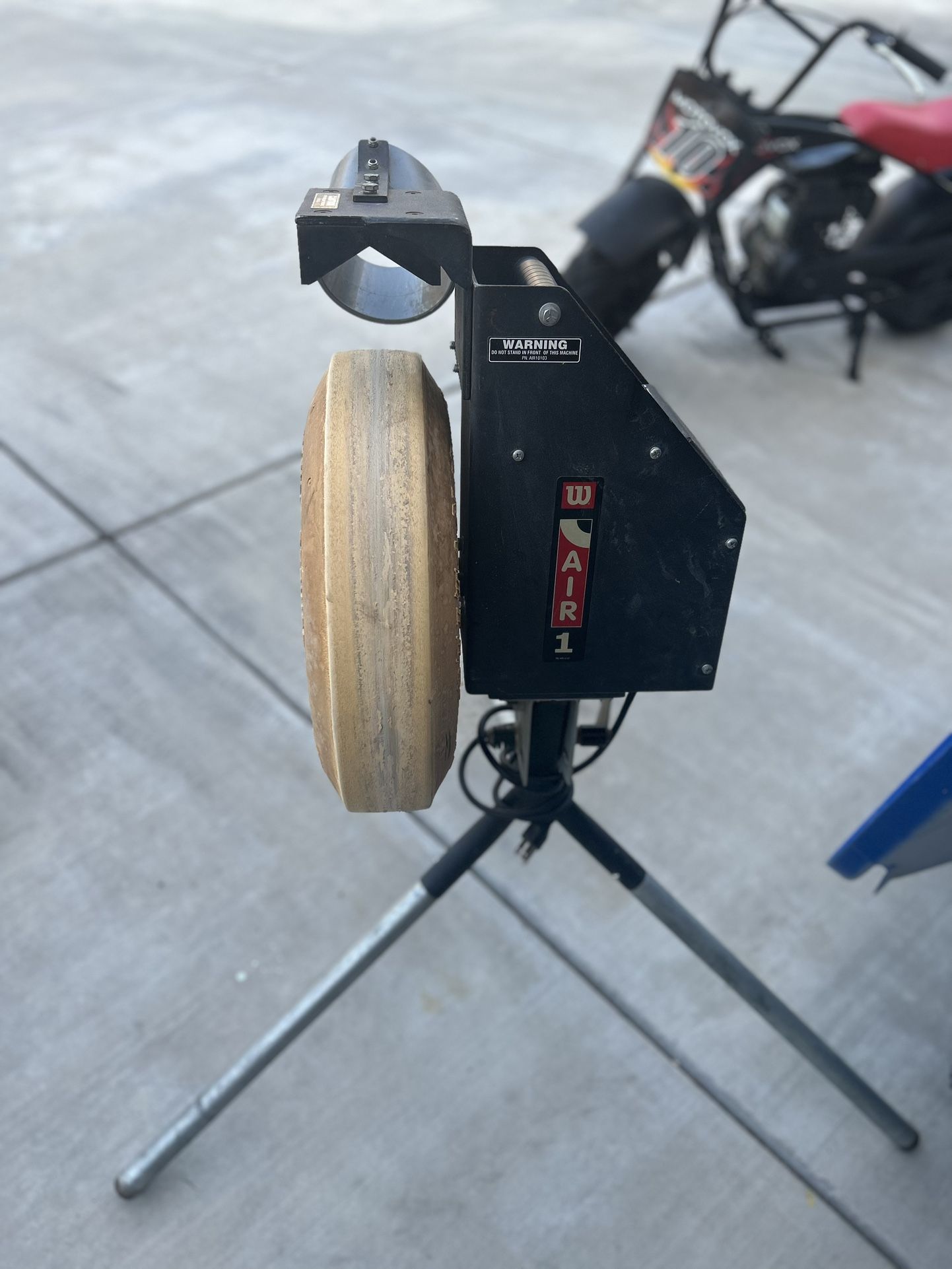 Wilson Air 1 Pitching Machine