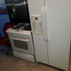 sets white GE  fridge and stove...32 nches  fridge  30 stove