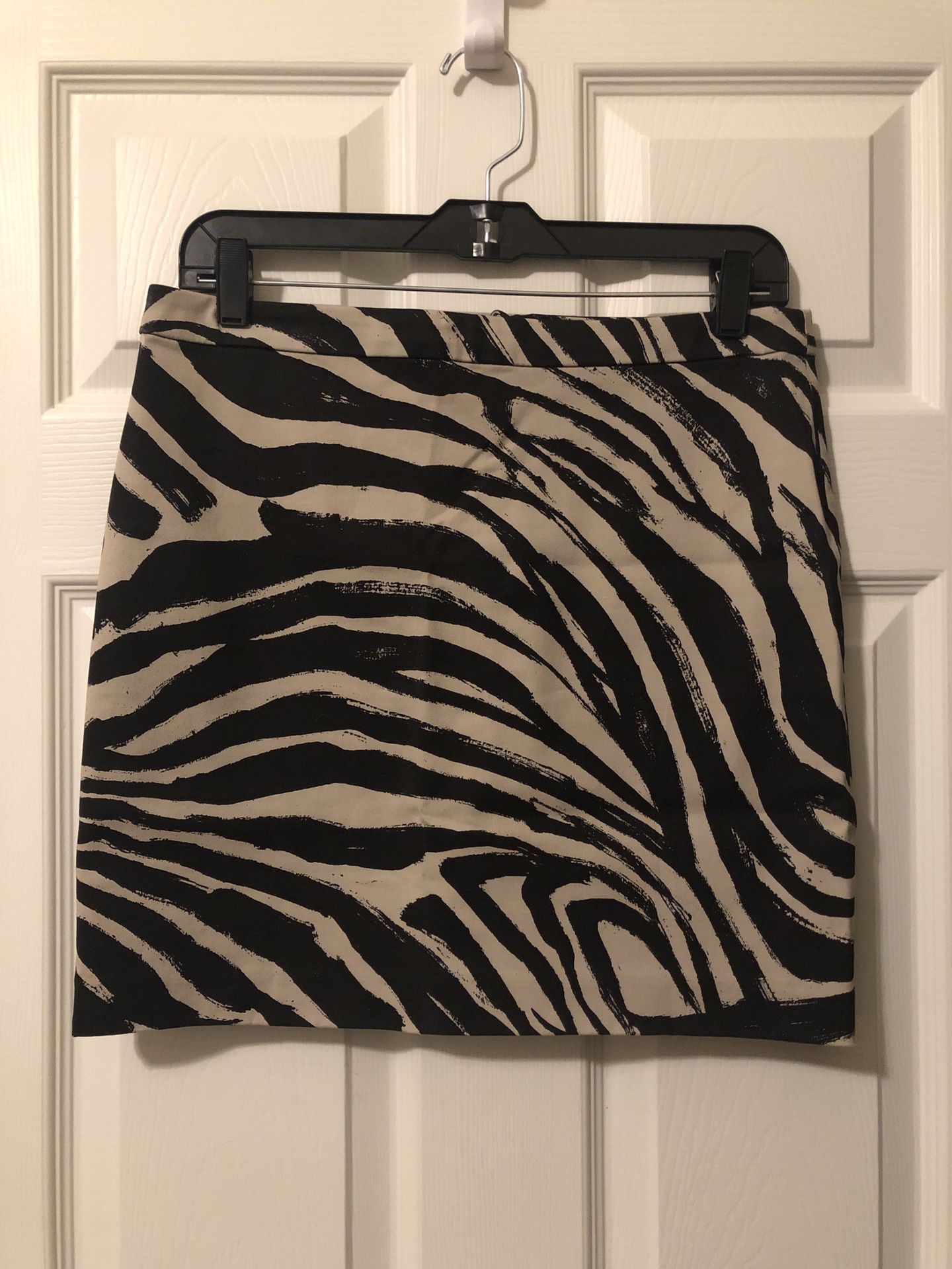 Like New Zebra Print Mini Skirt Women’s Size 10 Mid-Rise Waist, Length 16”