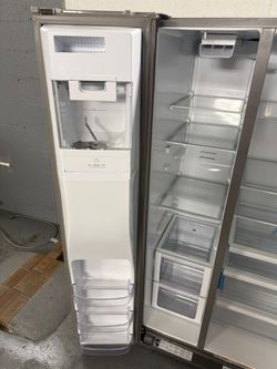 Like-New Whirlpool Refrigerator – Flawless Condition & Working 100%