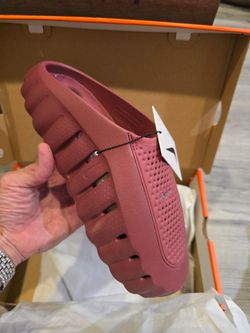WOMENS NIKE MIND SLIDES SZ 11