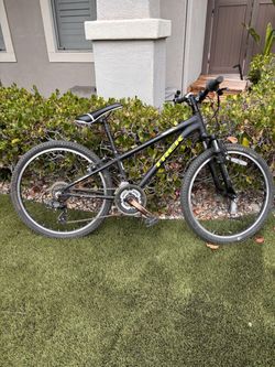 Trek Precaliber 24” 7-speed Mountain Bike