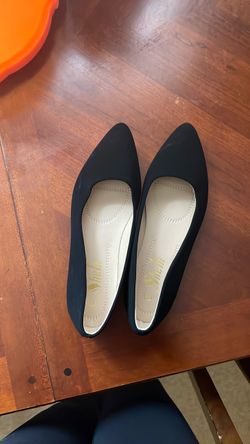 Black dress shoes