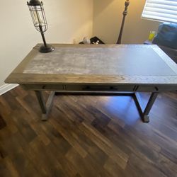 Desk 60’x28’x30’