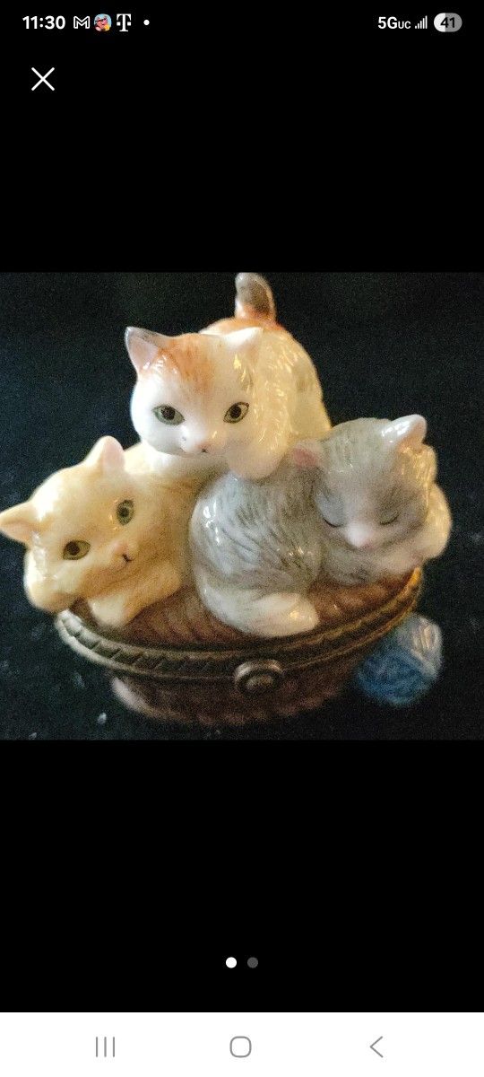 Porcelain Cat Trinket Box