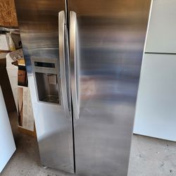 REFRIGERATOR 