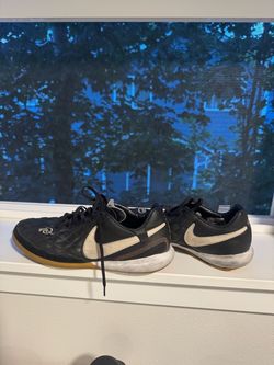 Mens Nike Indoor Soccer Shoes Size 11