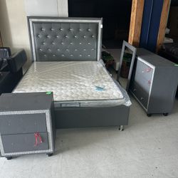 Queen Silver Bed Set