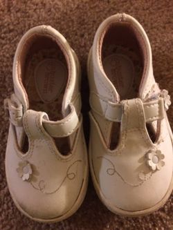 Size 5 white dress shoes