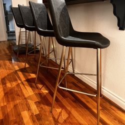4 Bar stools 